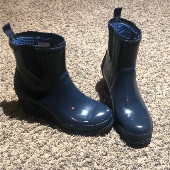 sorel women's joan rain wedge chelsea gloss boot